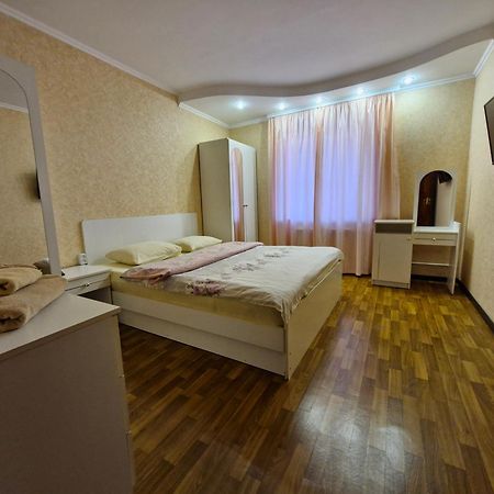 Апартаменты В Центре Возле Набережной Kremenchuk Exterior photo